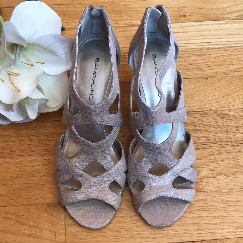 BANDOLINO Cream Cut Out Heels